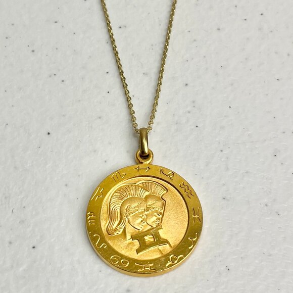 Vintage Zodiac Pendant Necklace Gemini Gold Tone Coin Medallion Astrology 19in - Picture 1 of 12